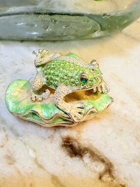 Vintage Frog on Lilly Pad Bejeweled  Enamel Trinket Box